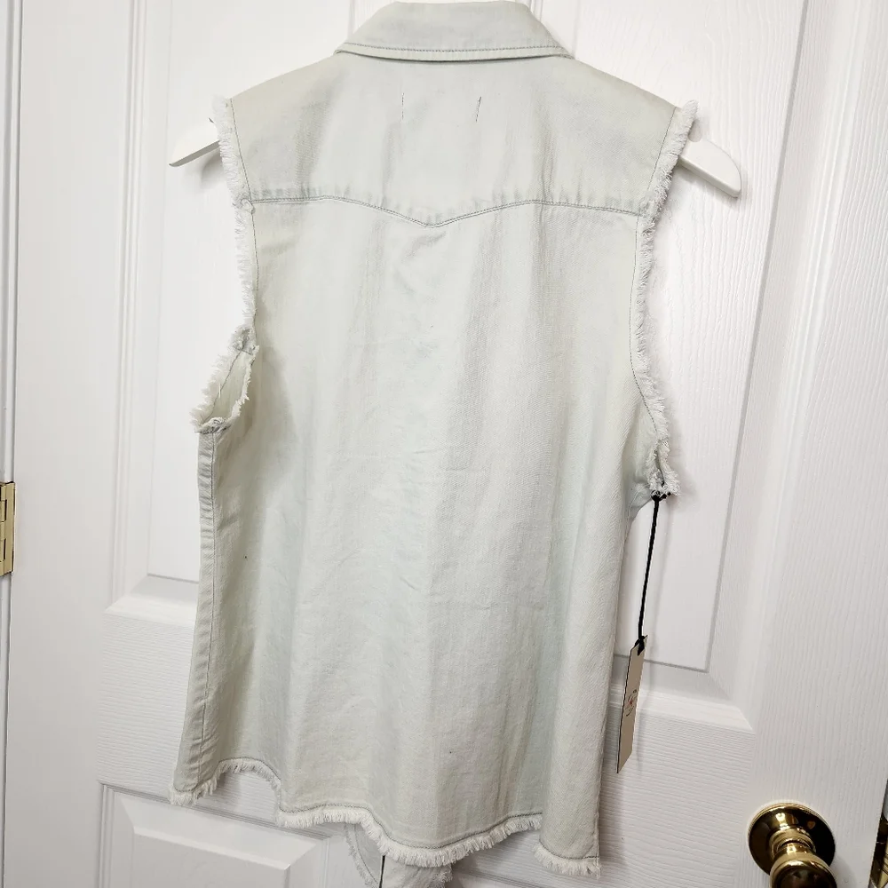 IDYLLWIND By Miranda Lambert Light Denim Chambray Sleeveless Shirt Pearl Snap - Picture 7 of 8
